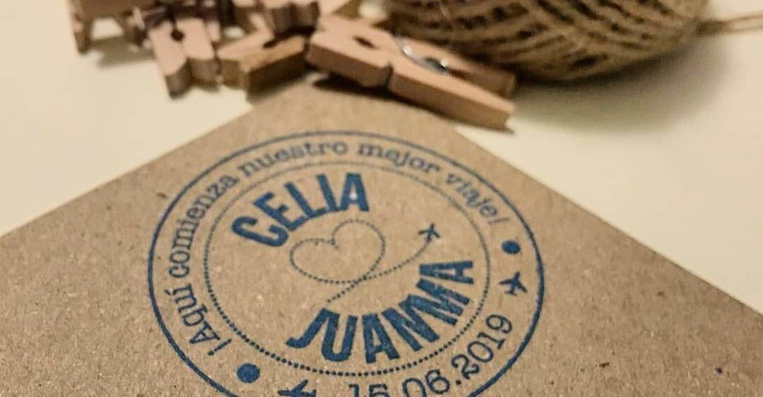 Sellos boda Sevilla - Sello Amor Viajero Letras Negrita - Wedding & Design Sellos boda Sevilla - Sello Amor Viajero Letras Negrita - Wedding & Design